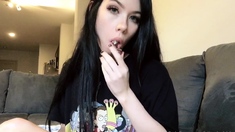 Close up amateur beauty uses her toy to masturbates