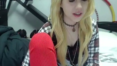 Amateur Webcam Cute Teen Plays Solo with Big Dildo